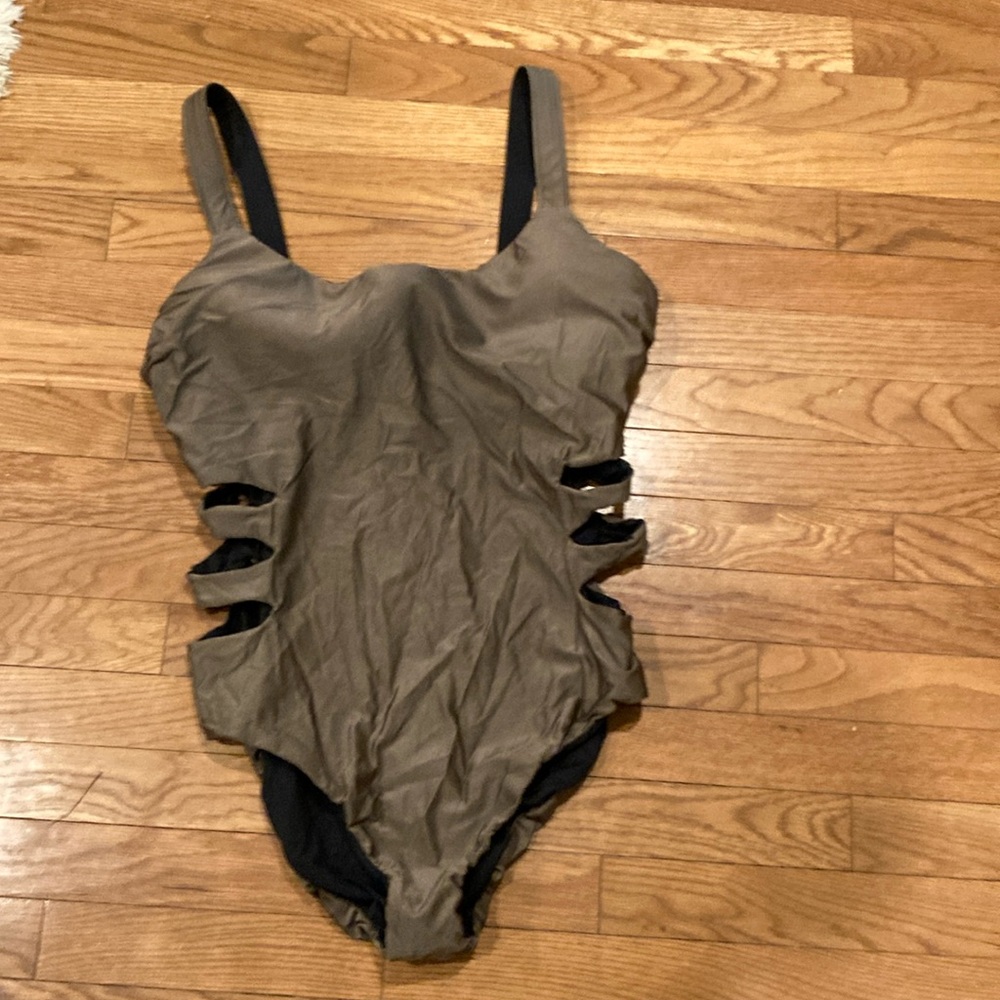 Becca woman’s swimsuit